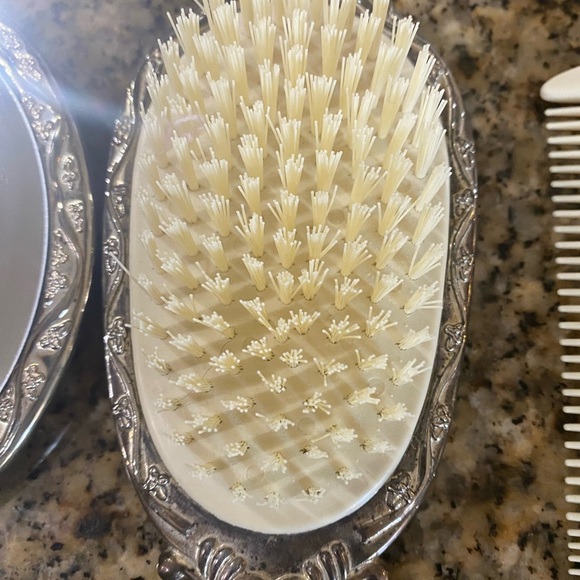 Vintage Victorian Silver Ornate Repousse’ Vanity Mirror, Brush, and Comb Set - Picture 13 of 16
